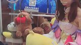 见过这样抓娃娃吗看到我都想要投币了！一定要看到最后！