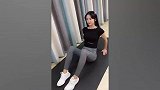妹子这健身动作太诱人 让你快速拥有大长腿蜜桃臀