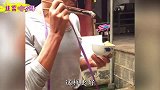 爆笑：第一次和网友见面，这么吃鸡蛋我都有点害怕