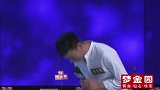 面对两位女孩，褚志鹏他会选择牵手谁？
