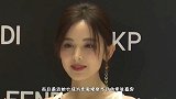 古力娜扎真会穿！穿紫色蕾丝短裙仙气飘飘，犹如刚出浴的美人