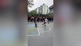 花里胡哨狂秀骚操作 完全不管防守人投篮命中