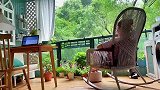 阳台花园 休闲摇椅 诗和远方 享受雨天