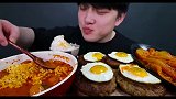韩国巨口小哥吃拉面、泡菜、排骨，还有盖蛋！