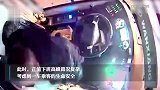 监控实拍！上海一公交司机突发心梗，强忍病痛安置乘客