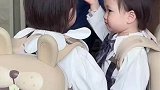 晒自家双胞胎女儿，简直不要太可爱