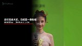 走红毯拿大奖，冯提莫一袭粉裙脱颖而出，歌声动人心弦