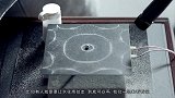 水能往高处走吗？小哥把水倒入音箱中，打开后，水竟反重力爬升？