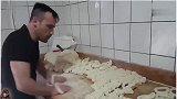 动手技能超快的后厨师傅,这技能真不是吹的,老板超喜欢