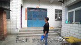 妈妈带姐姐去舅妈家赶会，姐姐不想骑电车让小光开车，小光啥态度