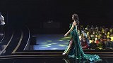 青绿的色彩，尽显美模风情又浪漫，楚楚又动人！