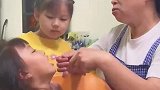 老人拍头瞬间将7岁曾孙女门牙拔掉