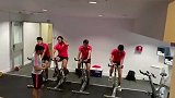 上港冬训一天两练  胡尔克健身房狂踩单车