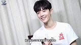 肖战复工后首次公开露面白T牛仔阳光干净笑容温暖