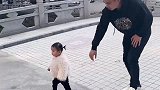 都说女儿是爸爸的小情人，眼前的这一幕，这是怎么把小情人得罪了