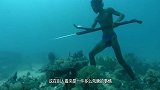 被称为“大海的孩子”，从小就要刺穿耳膜，却不允许上岸！