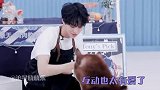 青春有你 治愈系男孩余景天在线营业，和狗狗互动好有爱