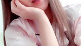 小哥哥，你会游泳吗？