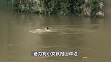7岁女童坠河冲走，男子从7米跳下救人，大妈狂念“阿弥陀佛”祈祷