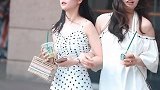 两个小姐姐，你更喜欢哪一个呢
