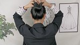 原来这才是丸子头最简单的扎法，不仅蓬松还洋气，发量多少都能扎