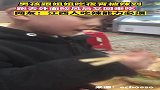 男孩吃夜宵被辣到，跑去外面吹风