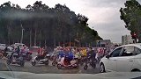 早高峰这场景让新手司机不敢踩油门