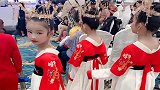 爸爸上辈子欠了多少情债，生下三个小情人，转脸那一刹那，惊艳了