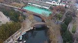 航拍济南露天泉水浴场，高空俯瞰犹如一颗明珠镶嵌在护城河畔