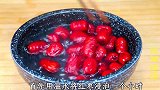 红枣里淋上2个鸡蛋，没想到这么好吃，营养解馋，上桌就扫光
