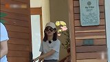 谢娜张杰同游三亚，杰哥一个细节看出娜姐被宠成小公主