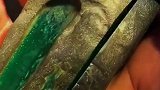 玉石切出帝王绿，老板马上就后悔了！