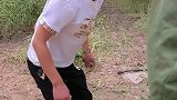 河南方言，农村搞笑视频，这下弄成落汤鸡了