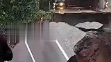 发生在国外的一幕，隧道口的路塌陷了