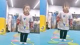 杨威晒女儿体操课视频 欢欢运动细胞强大动作敏捷