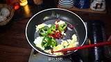 炒年糕怎么炒才好吃又简单，简单又好吃的鸡蛋炒年糕，超级开胃