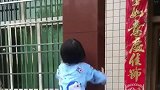 这小姑娘太厉害了，爬墙技术是真功夫，估计上辈子是个猴子！