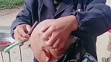 剃头剃成这样也是头一次见，乡下人淳朴，城里不赔2000块钱估计过不去！