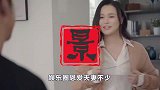 邹市明和老婆机场高调秀恩爱，冉莹颖身材丰盈饱满引发网友热议