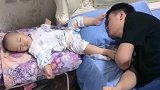 这就是爸爸带娃，这心可真是大啊，小宝贝睡得可真香啊！