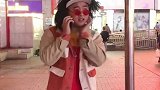 大哥你真是不一般，旁边两个小姐姐都看不下去了，真是活该！