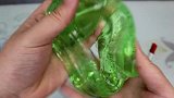 妹子试玩“果酱起泡胶”，用口红混合的泥，颜色也太丑了吧