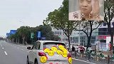 偶遇贴满护身符的五菱