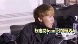 有点甜！Jennie曾被权志龙暖心鼓励，目光崇拜且藏不住笑意