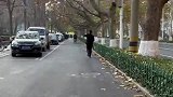 把钱退回来！民警一路狂奔制止电信诈骗，霸气喊话诈骗分子