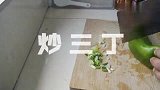 青椒和胡萝卜之间差的不止是玉米粒，更差盐和糖的情怀！