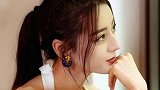 迪丽热巴 到底是什么级别的氛围感美女？每张照片都感觉藏着一段故事～美女 氛围感美女