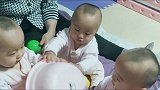 儿媳一胎生了三胞胎孙子，奶奶可愁坏了，这一天到晚的光看孩子！