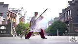 关公大刀绕脖子，81岁曾道长耍得太帅了，年轻人都做不到