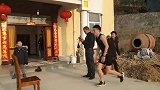 体育生在自家训练让邻居刮目相看了！